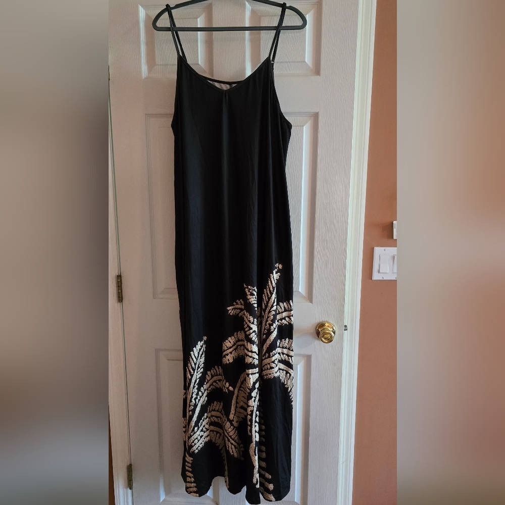 Chic Black and Cream Strapless Dress